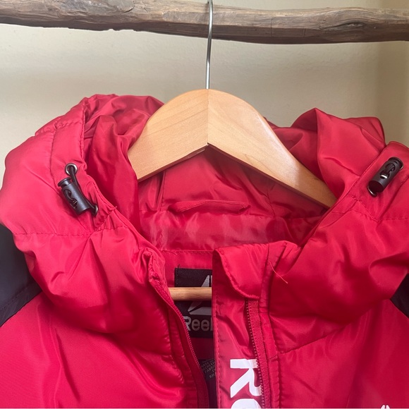 NWOT Women's Reebox Strength Power Hooded Puffer Jacket Size Small - Picture 11 of 13